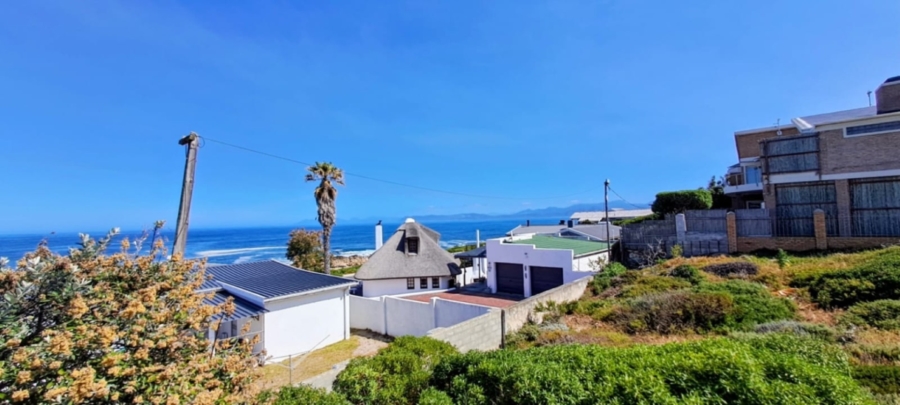 4 Bedroom Property for Sale in Perlemoenbaai Western Cape